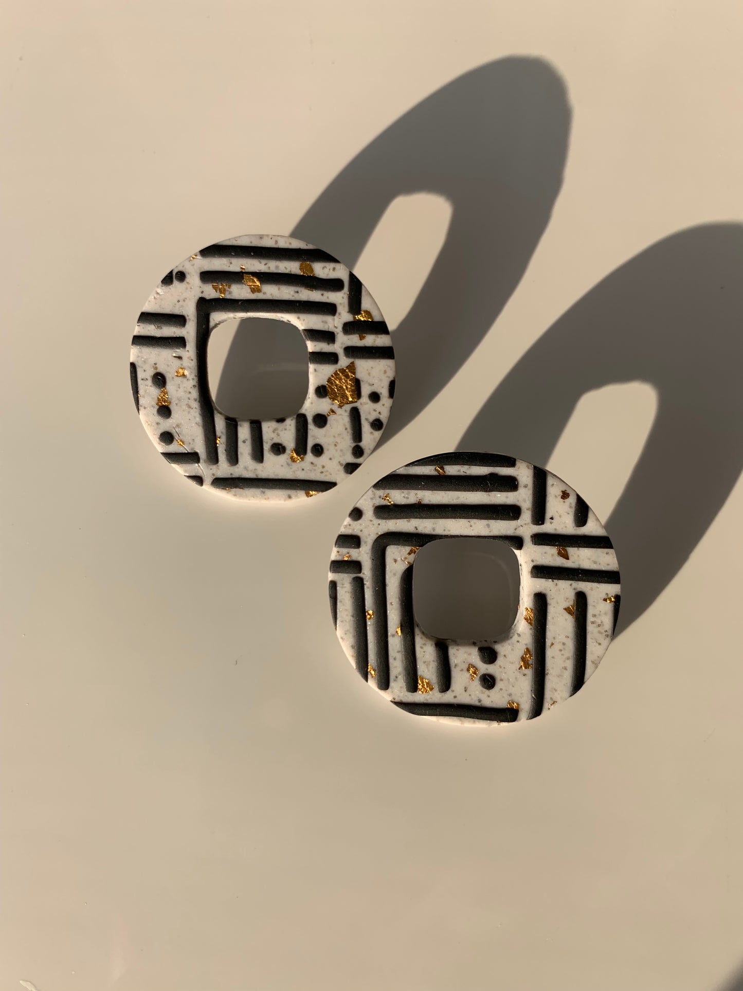 Pathways in Black & Gold: Medium Cirlces