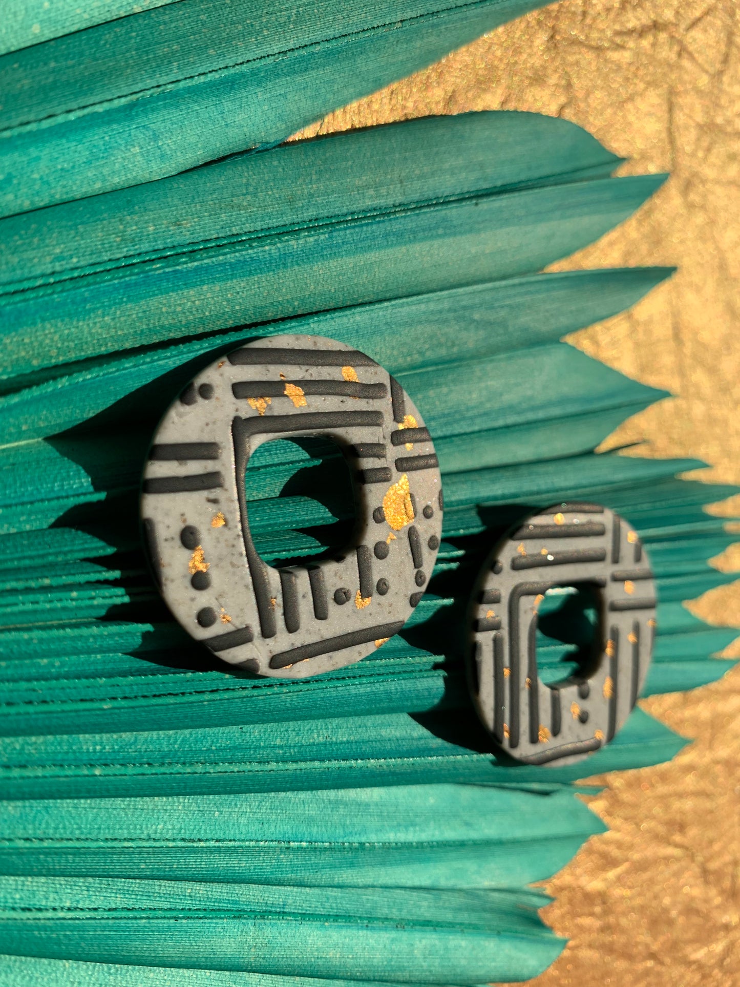 Pathways in Black & Gold: Medium Cirlces