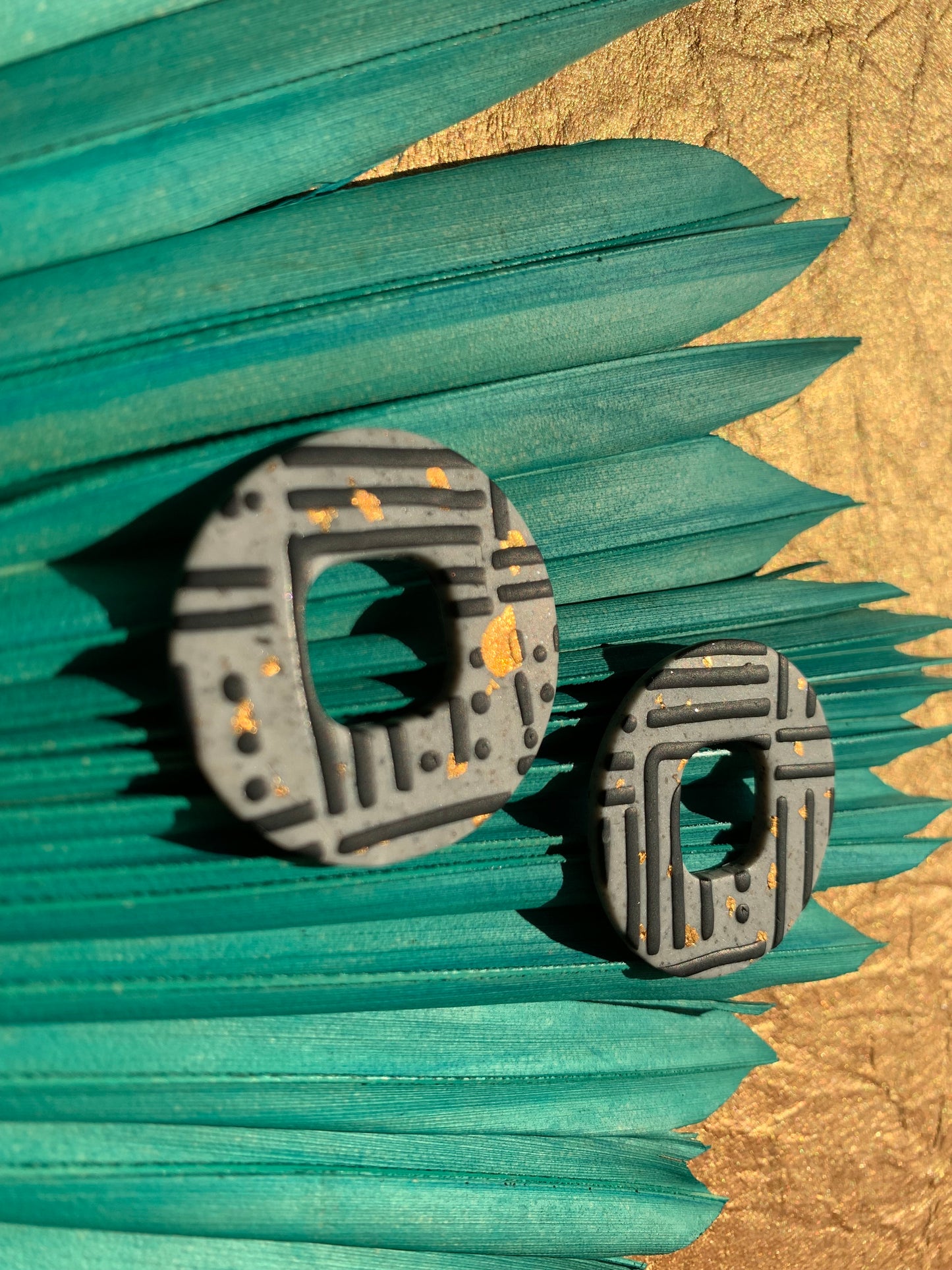 Pathways in Black & Gold: Medium Cirlces