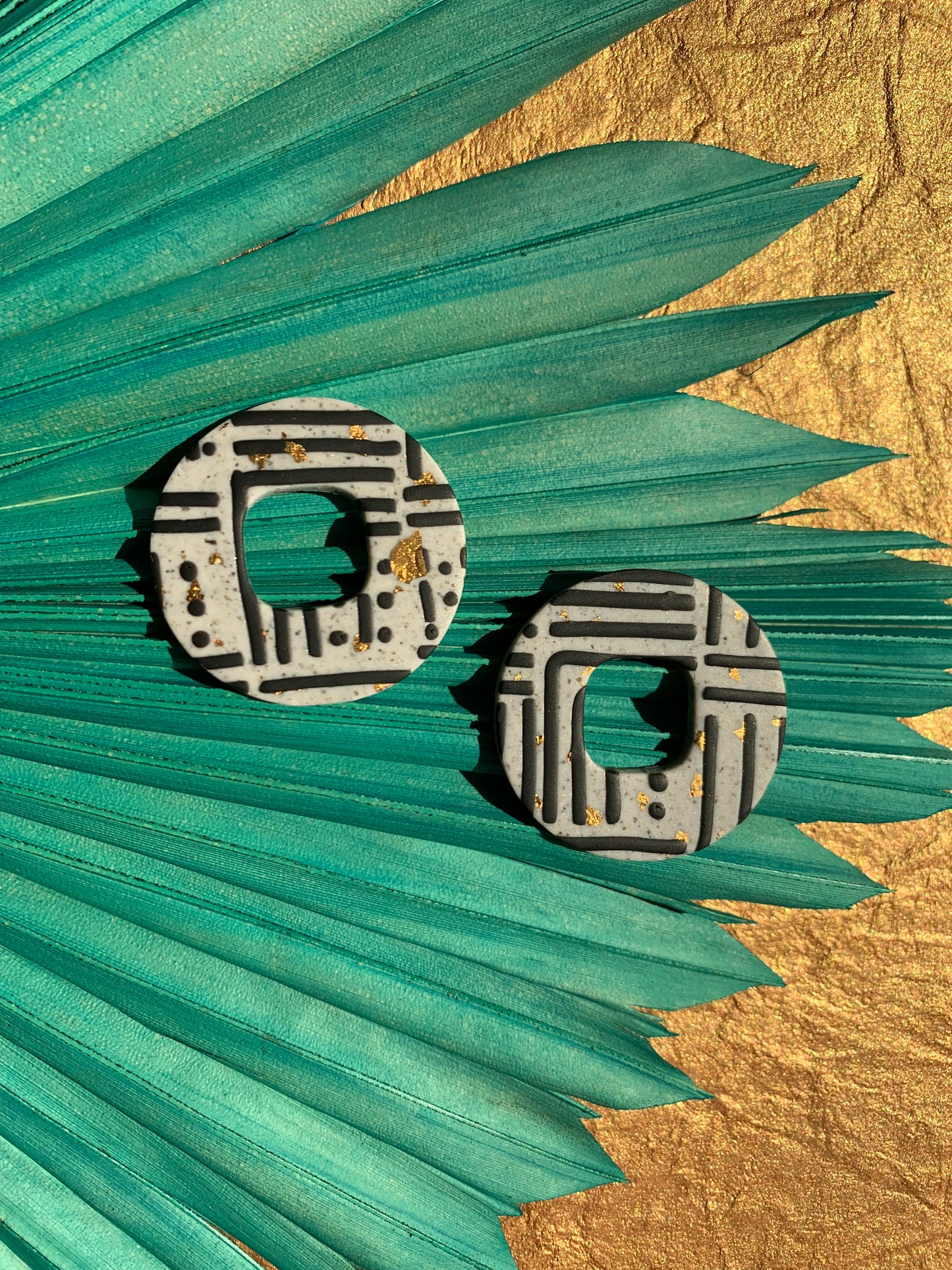 Pathways in Black & Gold: Medium Cirlces