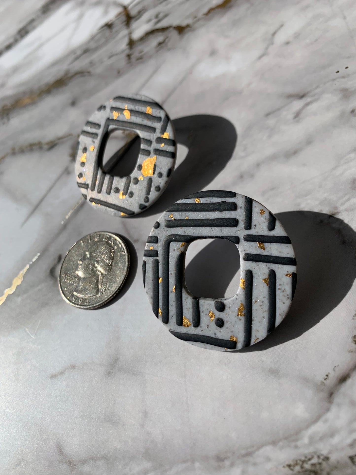 Pathways in Black & Gold: Medium Cirlces