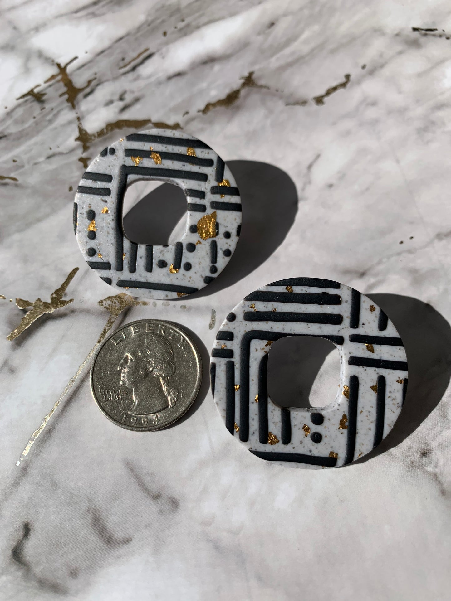 Pathways in Black & Gold: Medium Cirlces
